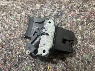 bontott AUDI A4 B8 Csomagtérajtó Zárbetét