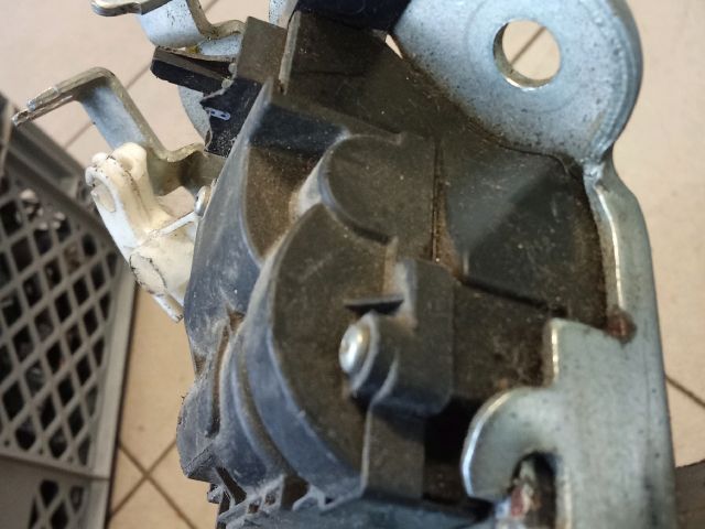 bontott AUDI A4 B8 Csomagtérajtó Zárszerkezet