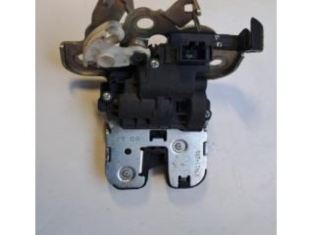 bontott AUDI A4 B8 Csomagtérajtó Zárszerkezet