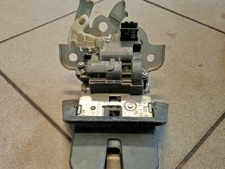 bontott AUDI A4 B8 Csomagtérajtó Zárszerkezet