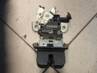 bontott AUDI A4 B8 Csomagtérajtó Zárszerkezet