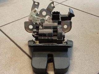 bontott AUDI A4 B8 Csomagtérajtó Zárszerkezet