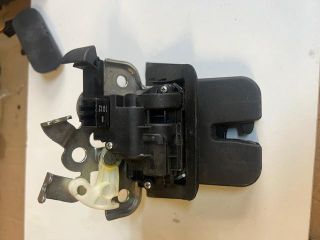 bontott AUDI A4 B8 Csomagtérajtó Zárszerkezet