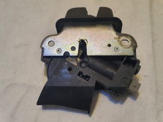 bontott AUDI A4 B8 Csomagtérajtó Zárszerkezet