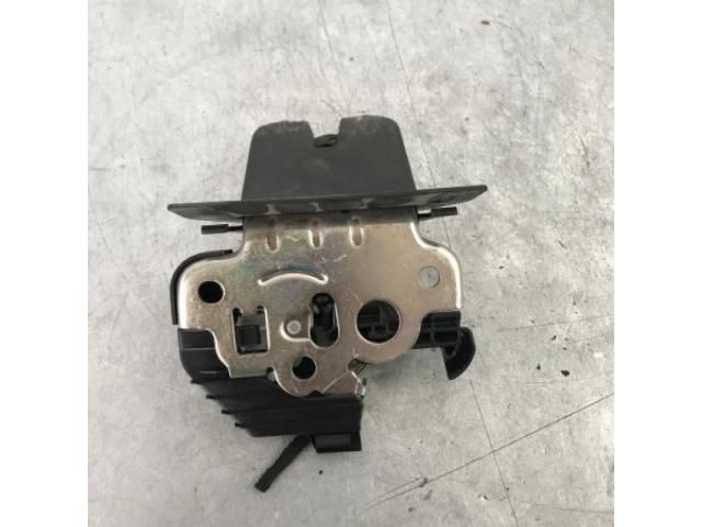 bontott AUDI A4 B8 Csomagtérajtó Zárszerkezet