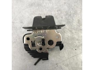 bontott AUDI A4 B8 Csomagtérajtó Zárszerkezet