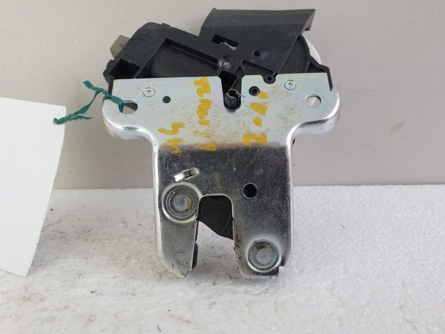 bontott AUDI A4 B8 Csomagtérajtó Zárszerkezet