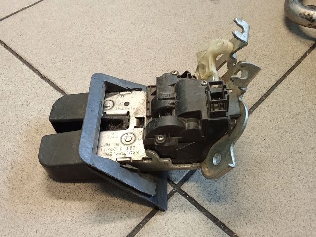 bontott AUDI A4 B8 Csomagtérajtó Zárszerkezet