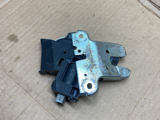 bontott AUDI A4 B8 Csomagtérajtó Zárszerkezet