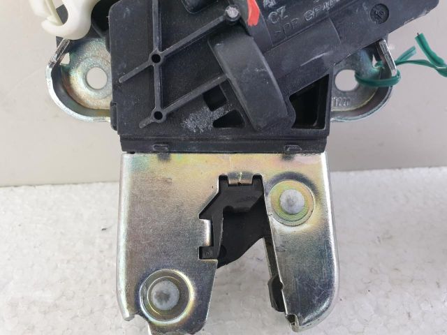 bontott AUDI A4 B8 Csomagtérajtó Zárszerkezet