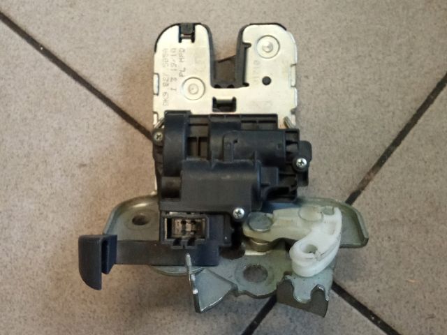 bontott AUDI A4 B8 Csomagtérajtó Zárszerkezet