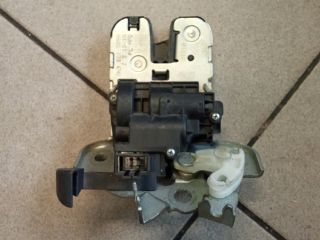 bontott AUDI A4 B8 Csomagtérajtó Zárszerkezet