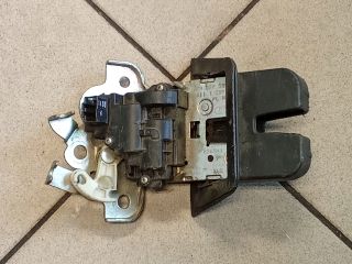 bontott AUDI A4 B8 Csomagtérajtó Zárszerkezet