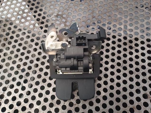 bontott AUDI A4 B8 Csomagtérajtó Zárszerkezet