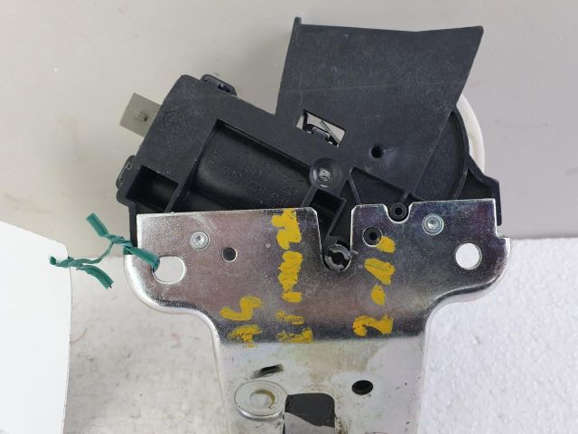 bontott AUDI A4 B8 Csomagtérajtó Zárszerkezet