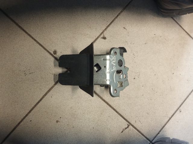 bontott AUDI A4 B8 Csomagtérajtó Zárszerkezet