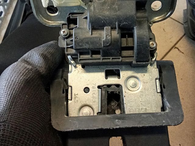 bontott AUDI A4 B8 Csomagtérajtó Zárszerkezet