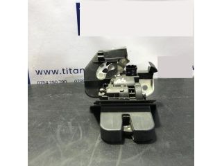 bontott AUDI A4 B8 Csomagtérajtó Zárszerkezet