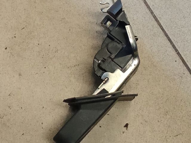 bontott AUDI A4 B8 Csomagtérajtó Zárszerkezet