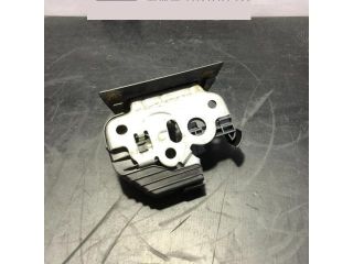 bontott AUDI A4 B8 Csomagtérajtó Zárszerkezet