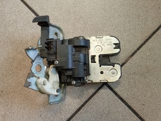 bontott AUDI A4 B8 Csomagtérajtó Zárszerkezet