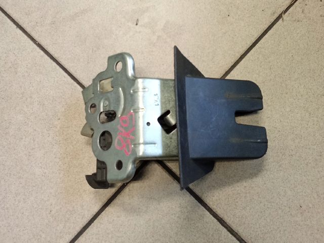 bontott AUDI A4 B8 Csomagtérajtó Zárszerkezet