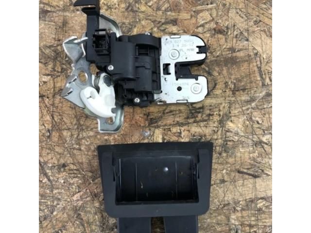 bontott AUDI A4 B8 Csomagtérajtó Zárszerkezet