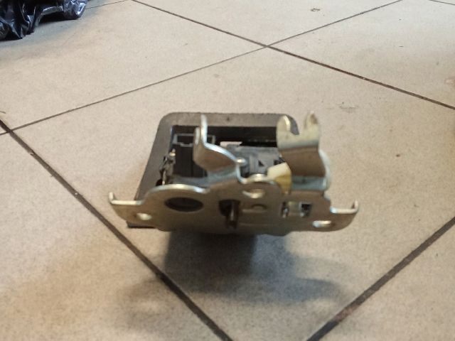 bontott AUDI A4 B8 Csomagtérajtó Zárszerkezet