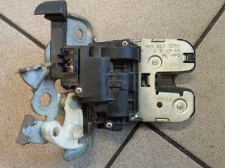 bontott AUDI A4 B8 Csomagtérajtó Zárszerkezet