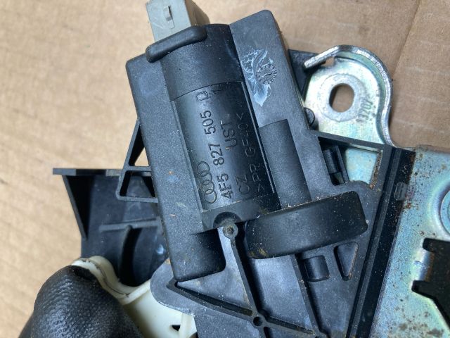 bontott AUDI A4 B8 Csomagtérajtó Zárszerkezet