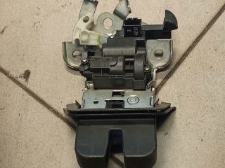 bontott AUDI A4 B8 Csomagtérajtó Zárszerkezet