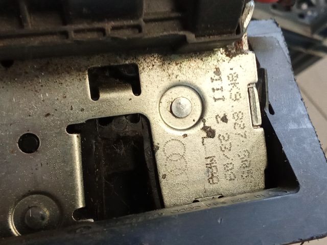 bontott AUDI A4 B8 Csomagtérajtó Zárszerkezet