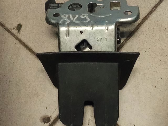 bontott AUDI A4 B8 Csomagtérajtó Zárszerkezet