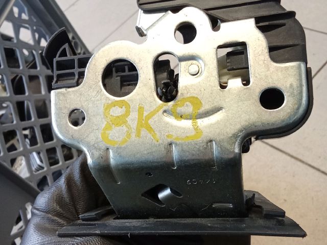 bontott AUDI A4 B8 Csomagtérajtó Zárszerkezet