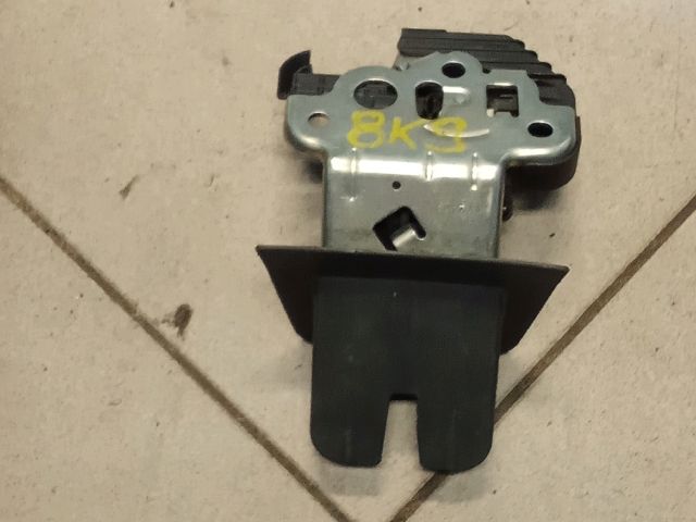 bontott AUDI A4 B8 Csomagtérajtó Zárszerkezet