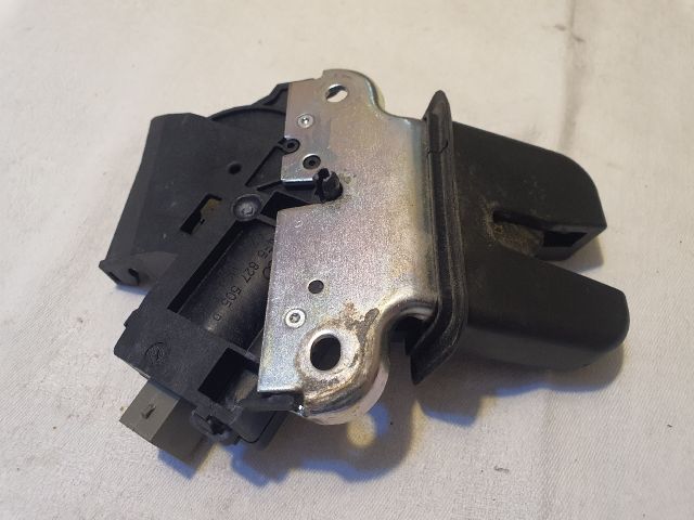 bontott AUDI A4 B8 Csomagtérajtó Zárszerkezet