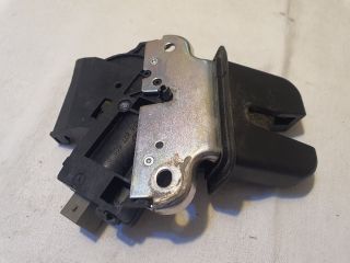 bontott AUDI A4 B8 Csomagtérajtó Zárszerkezet