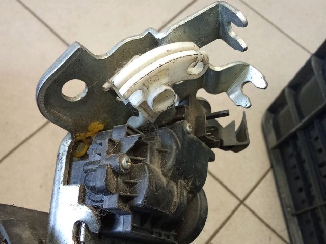 bontott AUDI A4 B8 Csomagtérajtó Zárszerkezet