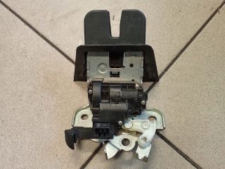 bontott AUDI A4 B8 Csomagtérajtó Zárszerkezet