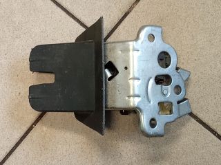 bontott AUDI A4 B8 Csomagtérajtó Zárszerkezet