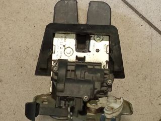 bontott AUDI A4 B8 Csomagtérajtó Zárszerkezet