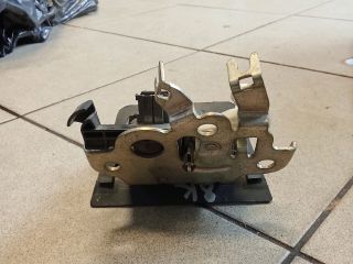 bontott AUDI A4 B8 Csomagtérajtó Zárszerkezet