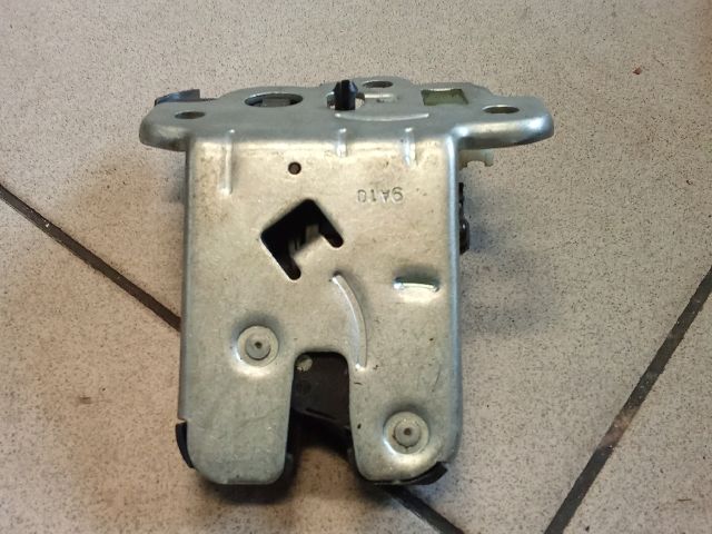 bontott AUDI A4 B8 Csomagtérajtó Zárszerkezet