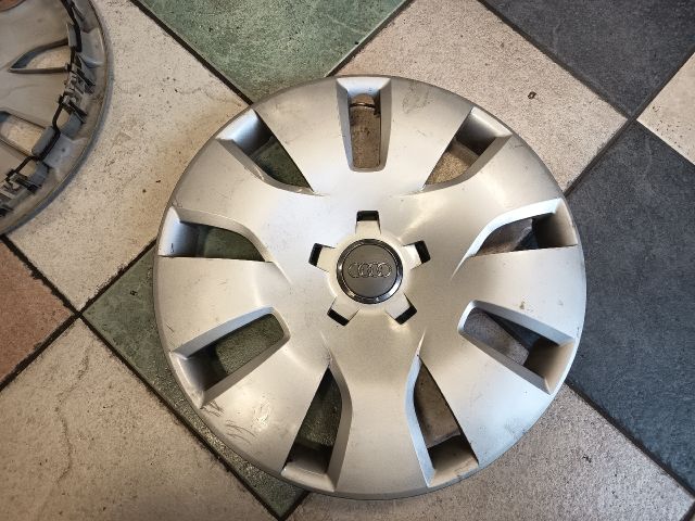 bontott AUDI A4 B8 Dísztárcsa Szett