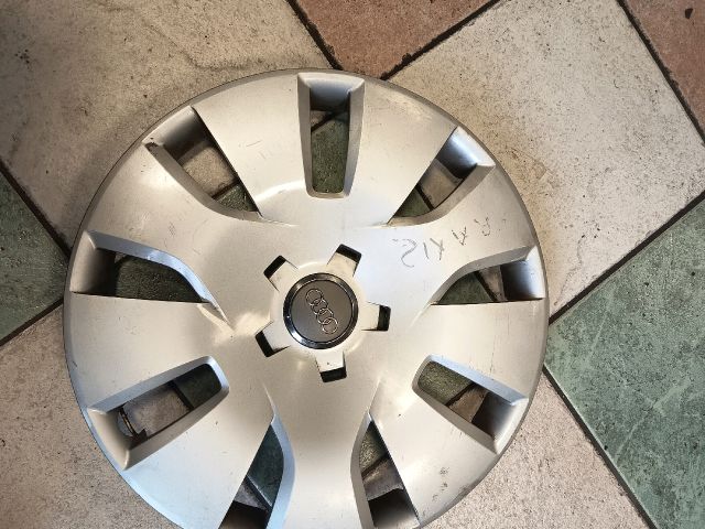 bontott AUDI A4 B8 Dísztárcsa Szett