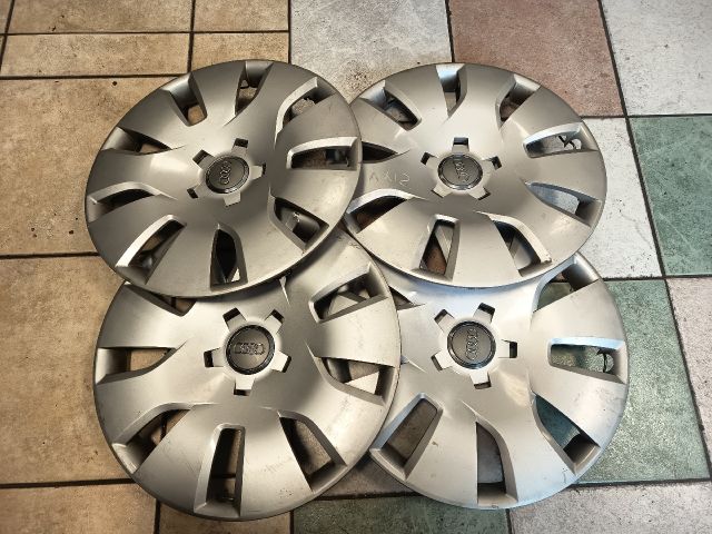 bontott AUDI A4 B8 Dísztárcsa Szett