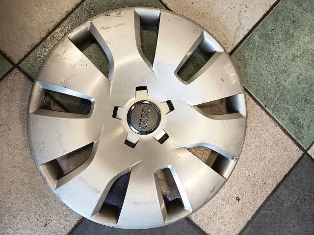 bontott AUDI A4 B8 Dísztárcsa Szett