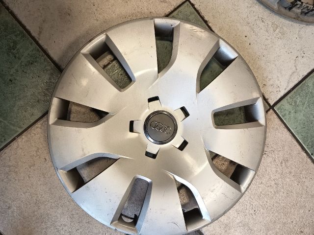 bontott AUDI A4 B8 Dísztárcsa Szett