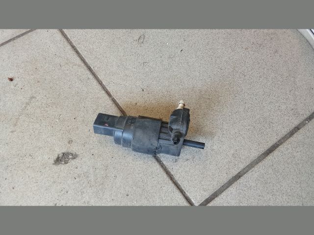 bontott AUDI A4 B8 Első Ablakmosó Szivattyú