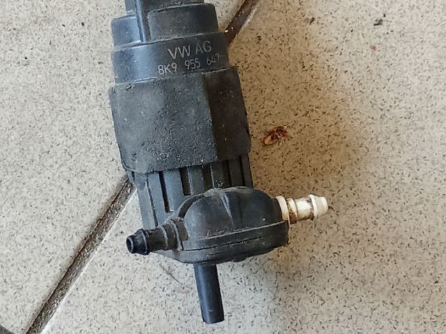 bontott AUDI A4 B8 Első Ablakmosó Szivattyú